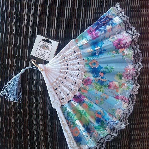🔥RESTOCKED 🔥 BEAUTIFUL LADY'S DELUXE FOLDABLE HAND FANS!! - Picture 3 of 3